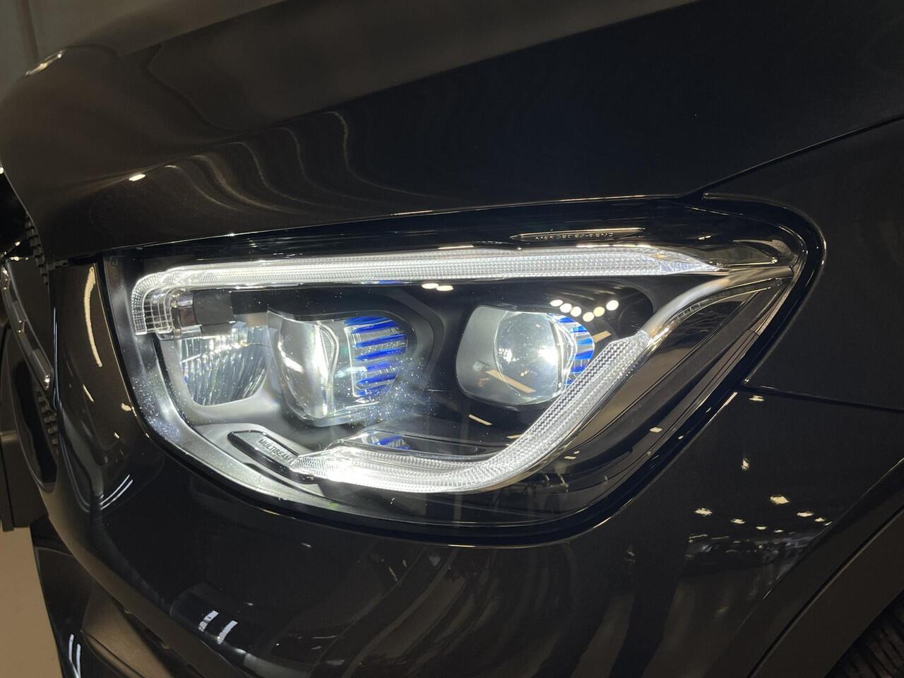 Mercedes-Benz GLC-KLASSE 300e 4MATIC AMG Line 19"/Matrix LED/Memory l+r/Trekhaak/Adaptieve cruise/Dodehoek/Sfeerverlichting/Apple Carplay & Android Auto/Stoelverwarming/Elektrische klep