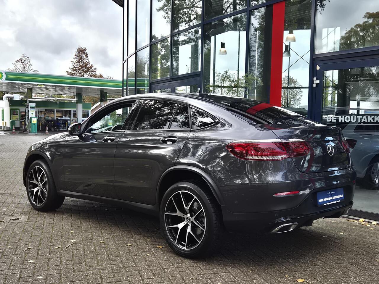 Mercedes-Benz GLC-KLASSE Coupé AMG 300e 4MATIC | Schuif / kanteldak | Wegkl. Trekhaak | Navigatie | Parkeersensoren + Camera | Cruise Control | 20inch