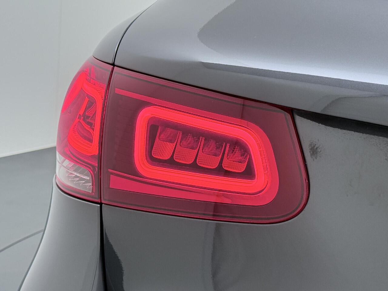 Mercedes-Benz GLC-KLASSE 300e 4MATIC Business Solution AMG | PANO DAK | BURMESTER | DITRONIC+ | 360 CAMERA | ELECTR STOELEN MET GEHEUGEN | APPLE CARPLAY/ANDROID AUTO |
