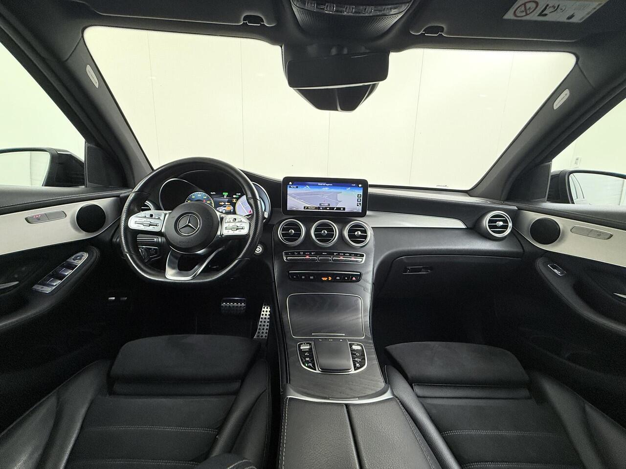 Mercedes-Benz GLC-KLASSE 200 AMG Styling Trekhaak Multibeam Led MBUX Carplay ACC 360 Camera Sfeerverlichting