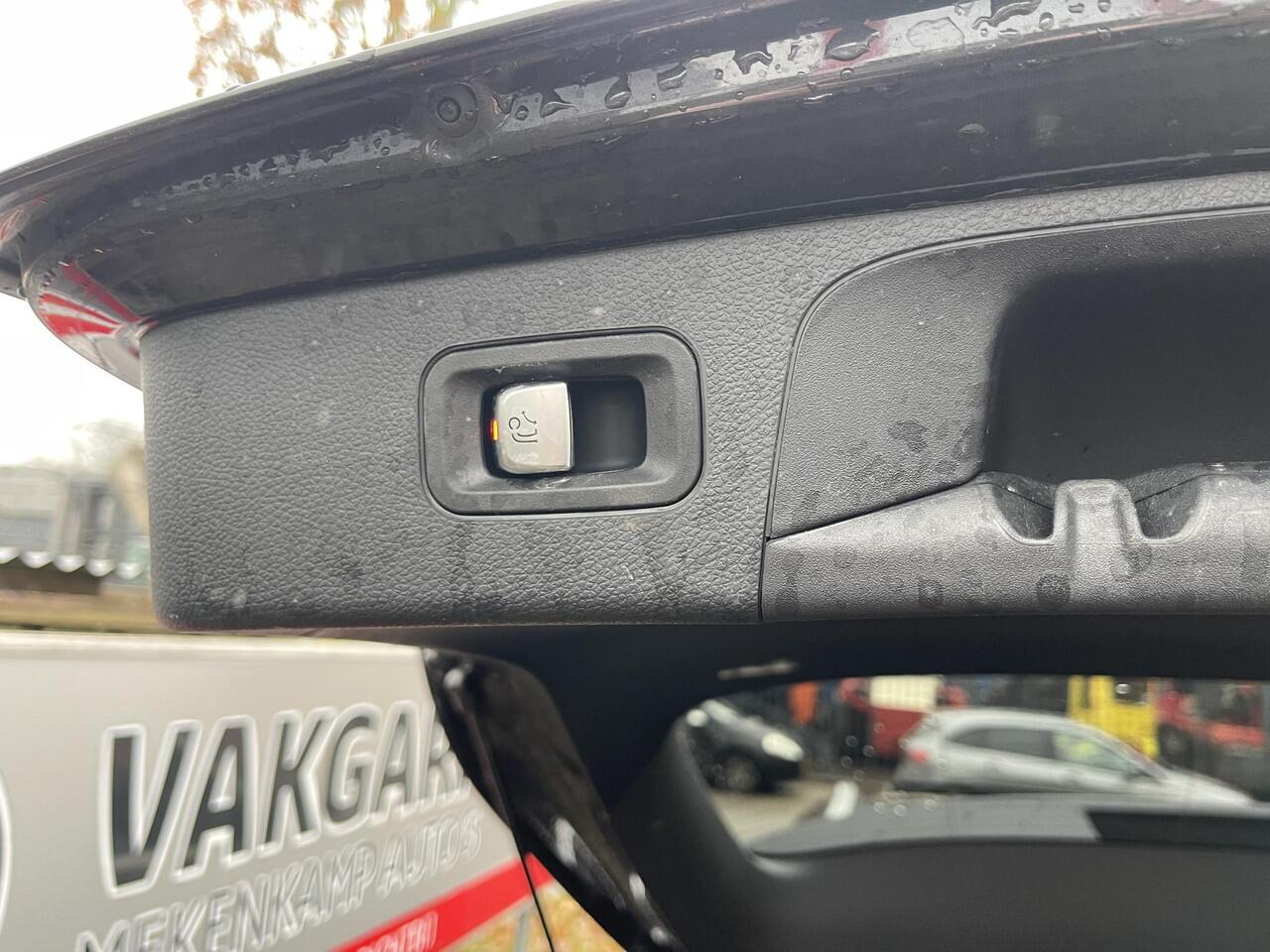 Mercedes-Benz GLC-KLASSE 300e 4MATIC 19"/Leder + massage + memory/Panoramadak/Dodehoek/Adaptieve cruise/Burmester/Matrix LED/Apple Carplay & Android Auto/Stoelverwarming/Elektrische klep