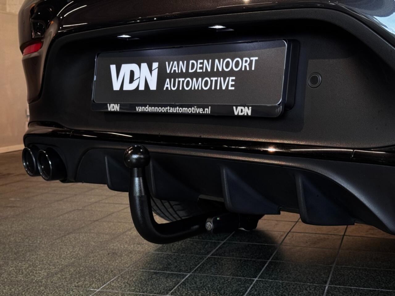 Mercedes-Benz GLC-KLASSE AMG 43 4MATIC Premium Luchtvering Perf Uitlaat Trekhaak Pano 20''