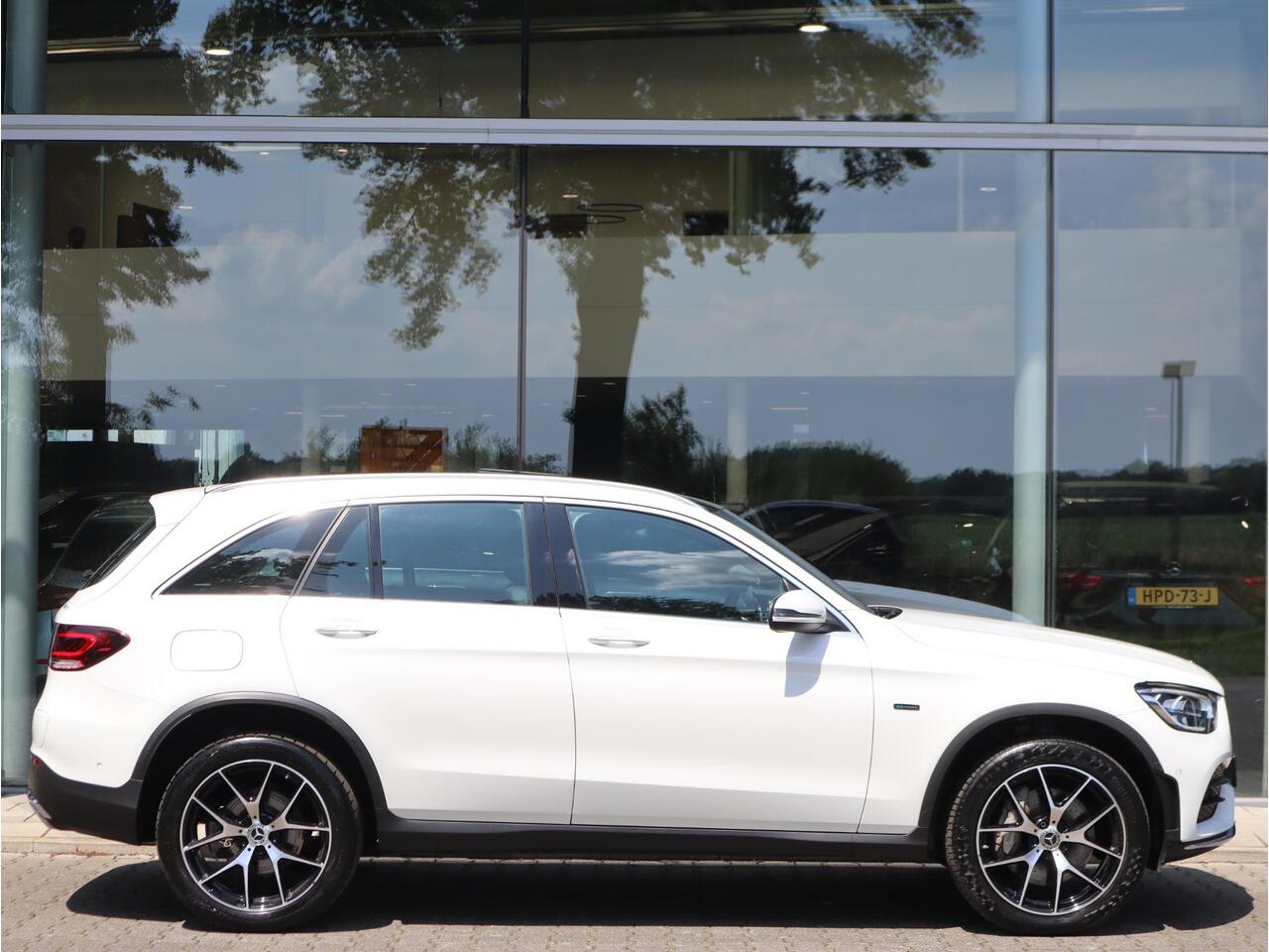 Mercedes-Benz GLC-KLASSE 300e 4MATIC AMG line | Panoramadak | Burmester | Memory Seats | Camera | Navigatie | Automaat