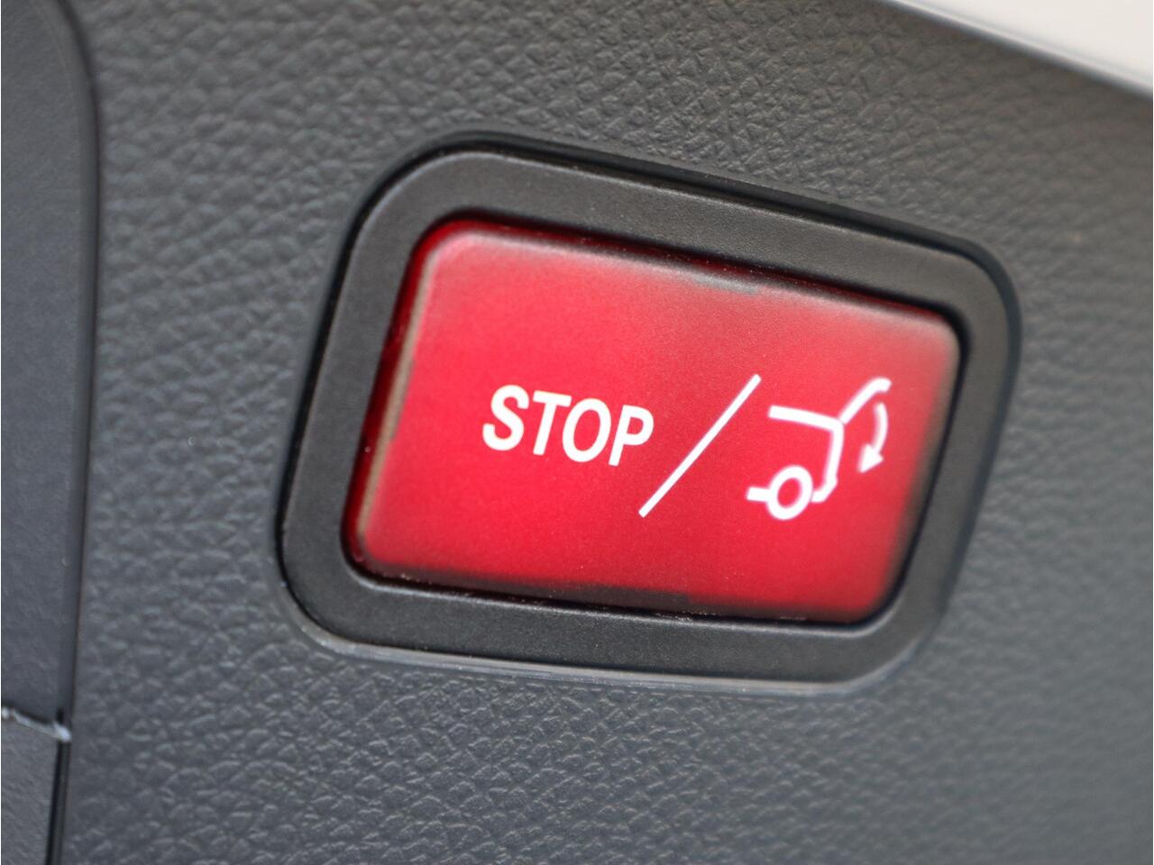 Mercedes-Benz GLC-KLASSE 300e 4MATIC AMG line | Panoramadak | Burmester | Memory Seats | Camera | Navigatie | Automaat