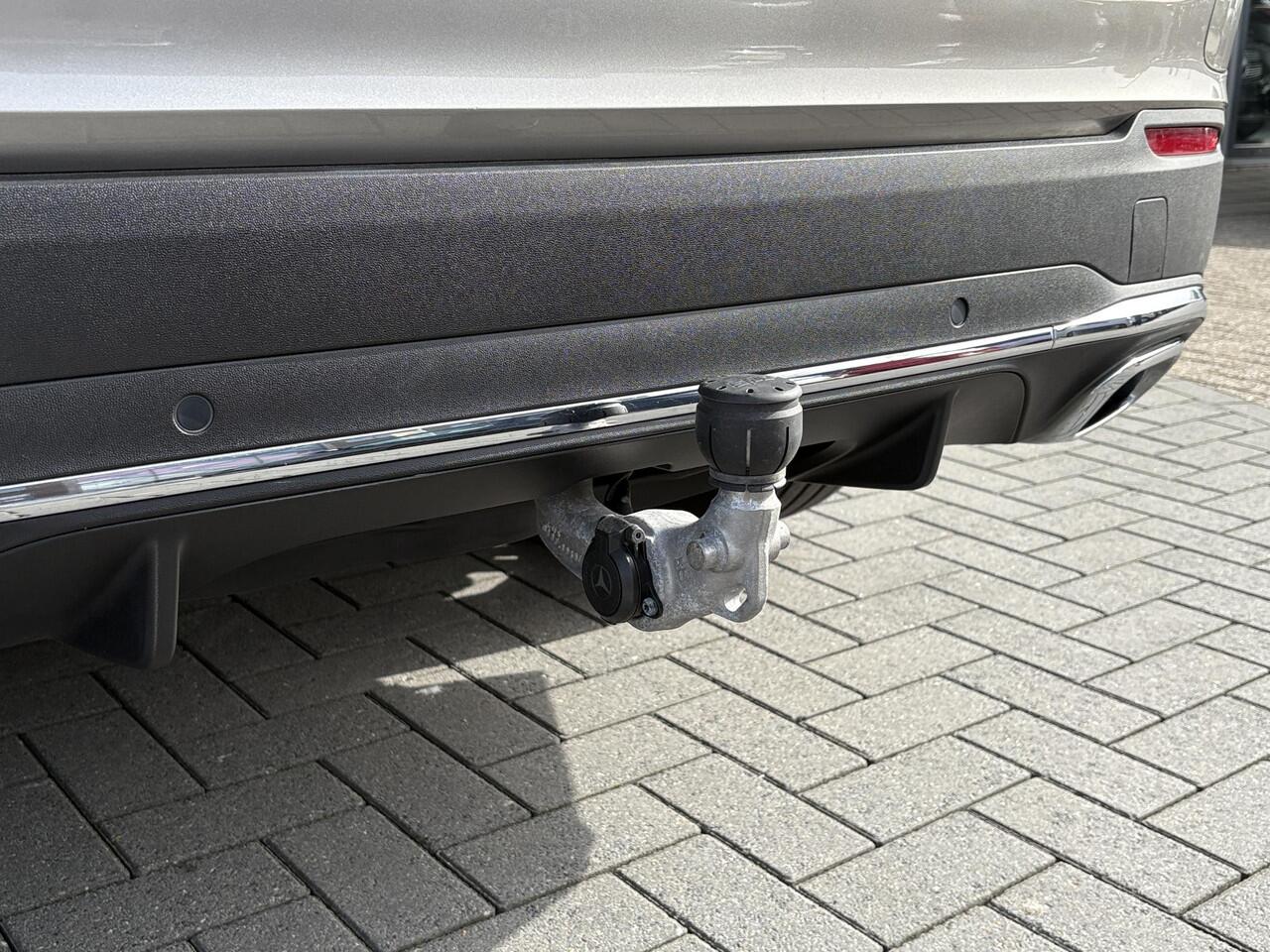 Mercedes-Benz GLC-KLASSE 300e 4MATIC Premium Plus | Panoramadak | Trekhaak | Achteruitrijcamera | Stoelverwarming | Half leder |