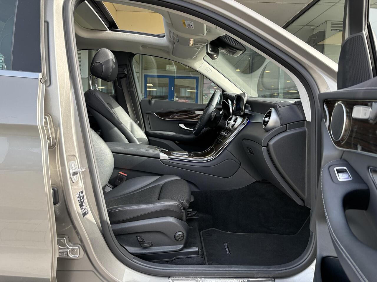 Mercedes-Benz GLC-KLASSE 300e 4MATIC Premium Plus | Panoramadak | Trekhaak | Achteruitrijcamera | Stoelverwarming | Half leder |