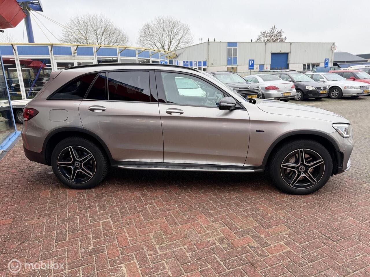 Mercedes-Benz GLC-KLASSE 300e 4MATIC AMG BURMESTER PANO MASSAGE STOELVERWARMING/VERKOELING