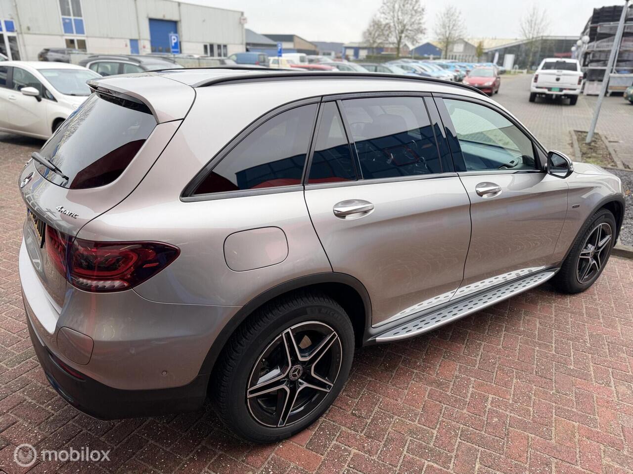 Mercedes-Benz GLC-KLASSE 300e 4MATIC AMG BURMESTER PANO MASSAGE STOELVERWARMING/VERKOELING