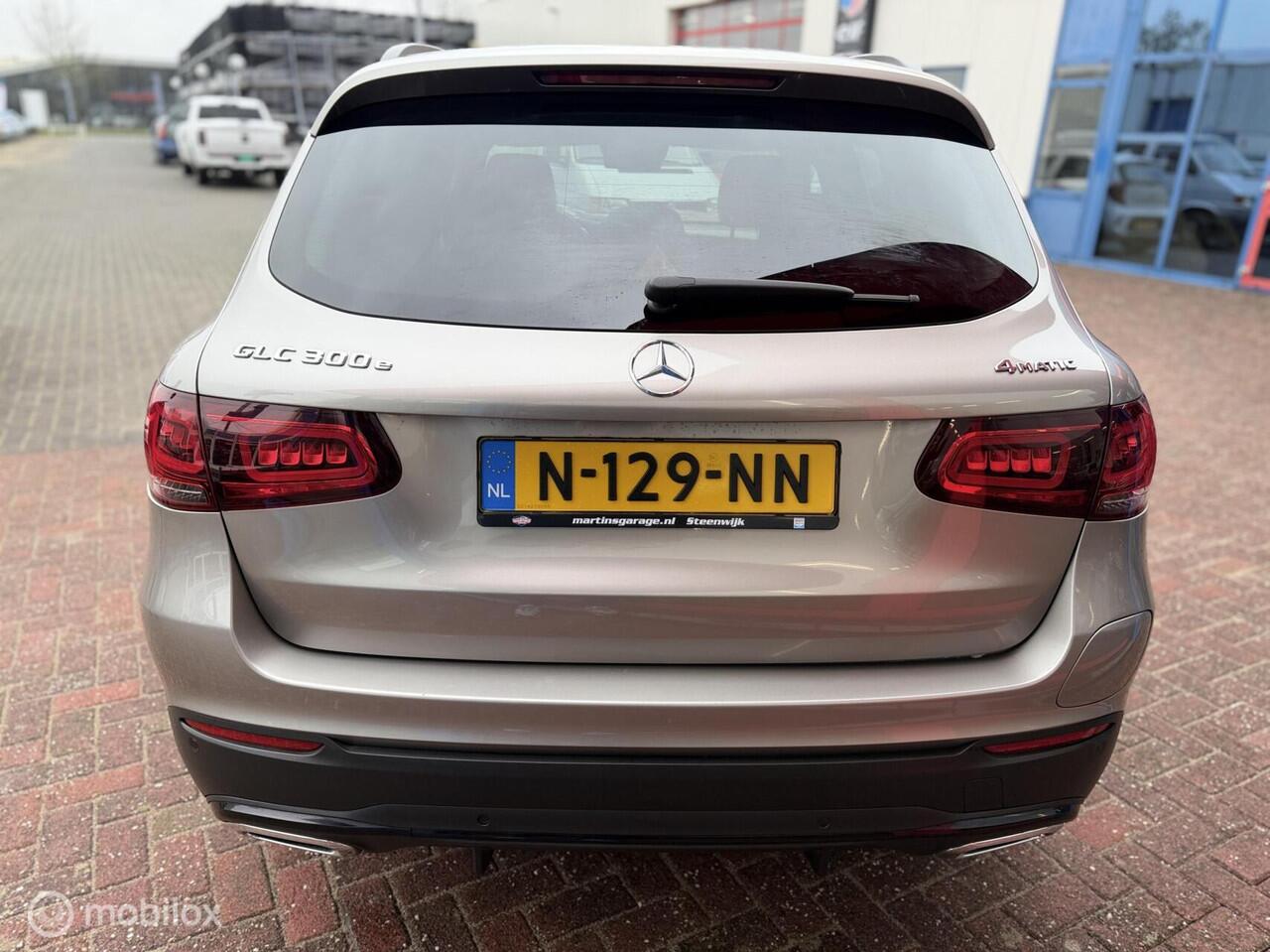 Mercedes-Benz GLC-KLASSE 300e 4MATIC AMG BURMESTER PANO MASSAGE STOELVERWARMING/VERKOELING