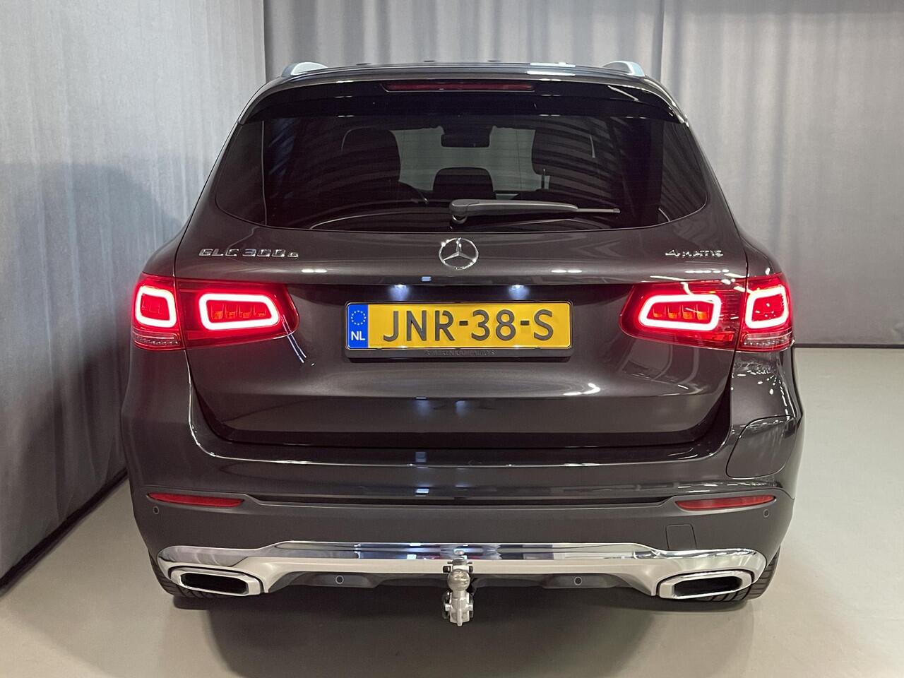 Mercedes-Benz GLC-KLASSE 300e 4MATIC 19"/Leder + memory/Stoel + stuurverwarming/Trekhaak/Camera/Dodehoek/Keyless/Apple Carplay & Android Auto