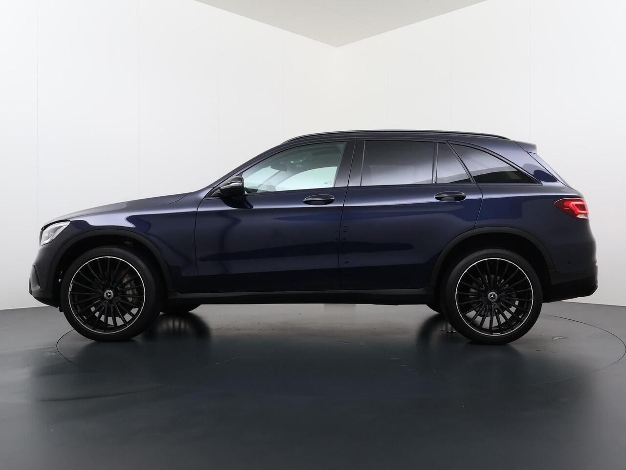 Mercedes-Benz GLC-KLASSE 300e 4MATIC Premium Plus VAN: ¤42.900,- VOOR: ¤39.877,- UW EINDEJAARSVOORDEEL: ¤3.023,- | PHEV PLUG-IN HYBRIDE | MEGA VETTE AUTO | PANORAMA DAK | 20INCH | CAMERA | ELEKTRISCHE KLEP | KEYLESS ENTRY + START | DODEHOEK | RIJKLAAR + 12 MND BOVAG GARANTIE!