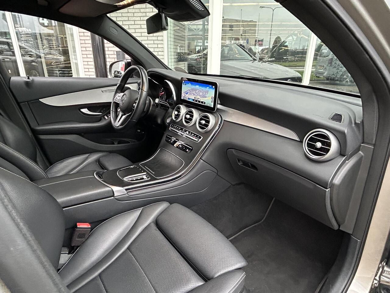 Mercedes-Benz GLC-KLASSE Coupé 300e 4MATIC Schuifdak | Trekhaak | Distronic+