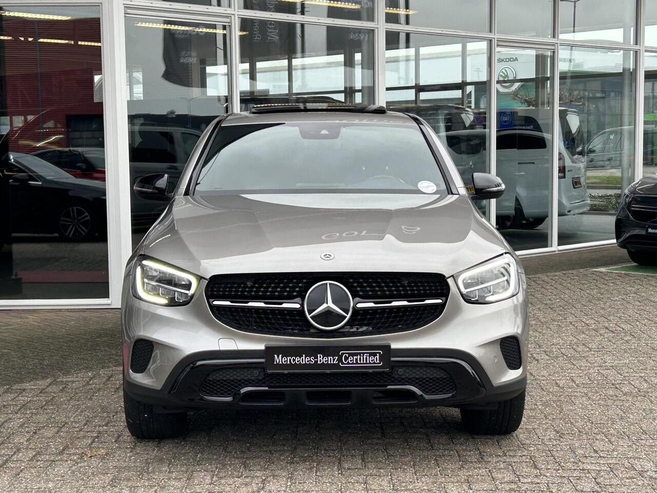 Mercedes-Benz GLC-KLASSE Coupé 300e 4MATIC Schuifdak | Trekhaak | Distronic+