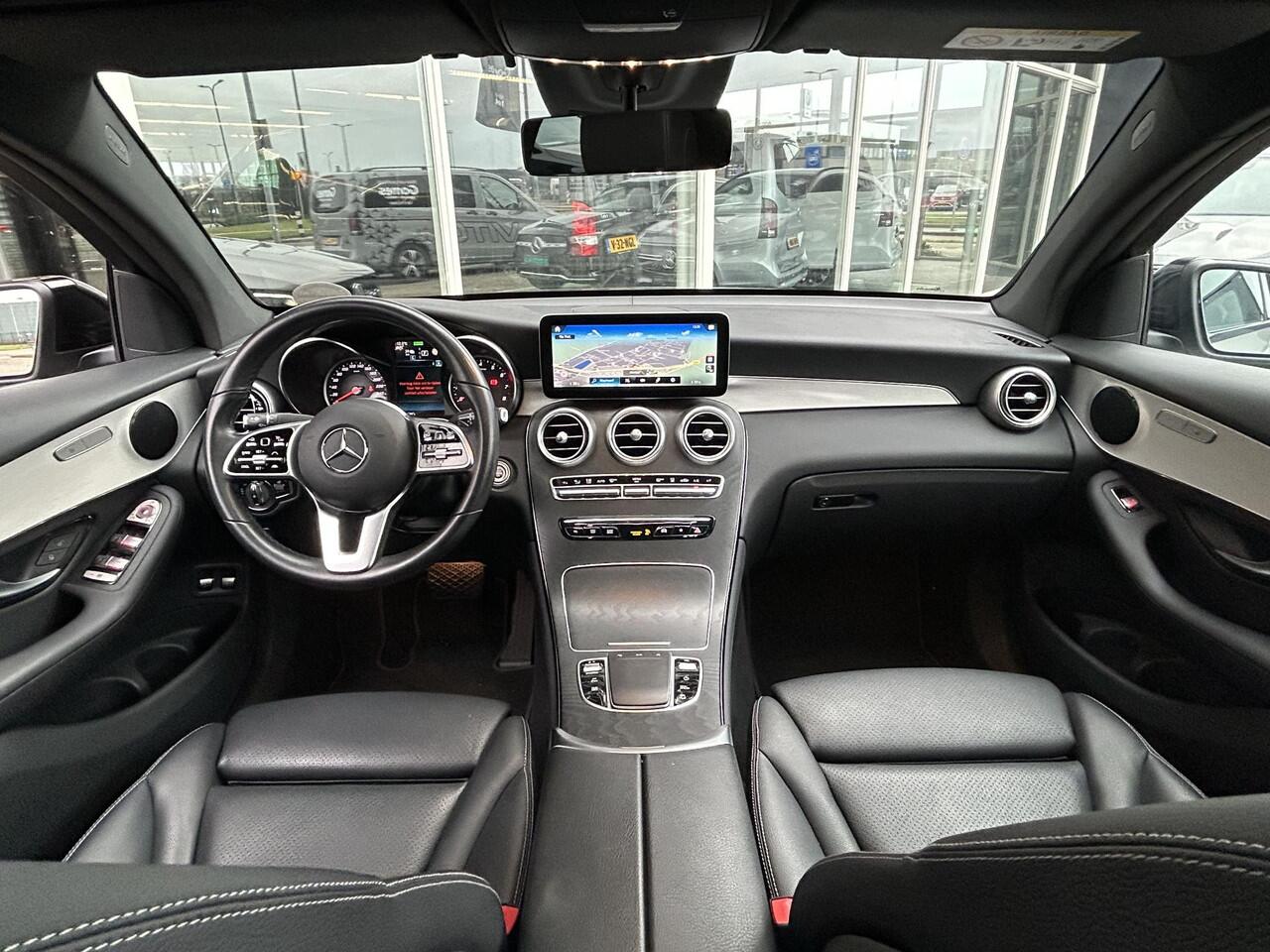 Mercedes-Benz GLC-KLASSE Coupé 300e 4MATIC Schuifdak | Trekhaak | Distronic+