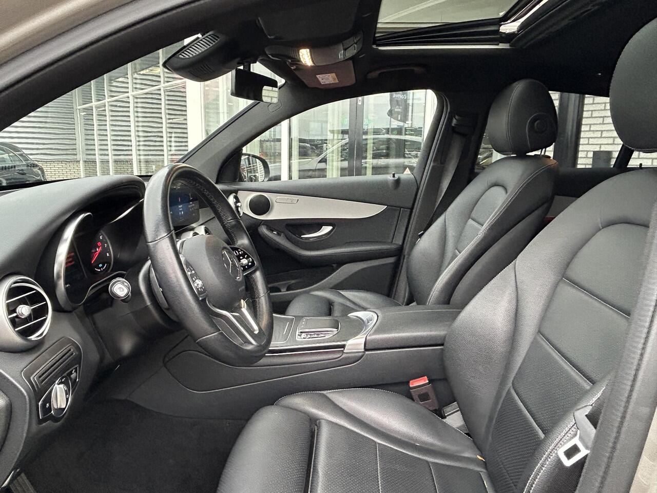 Mercedes-Benz GLC-KLASSE Coupé 300e 4MATIC Schuifdak | Trekhaak | Distronic+