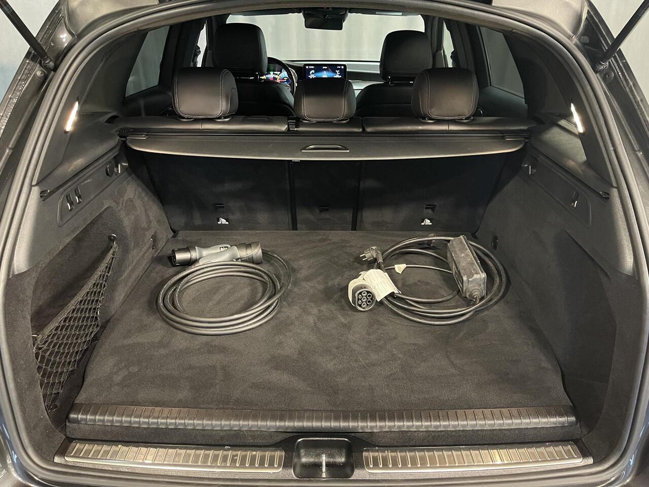 Mercedes-Benz GLC-KLASSE 300e 4MATIC AMG Line 20"/Luchtvering/Adaptieve cruise/Burmester/Matrix LED/Apple Carplay & Android Auto/Stoelverwarming/Elektrische klep