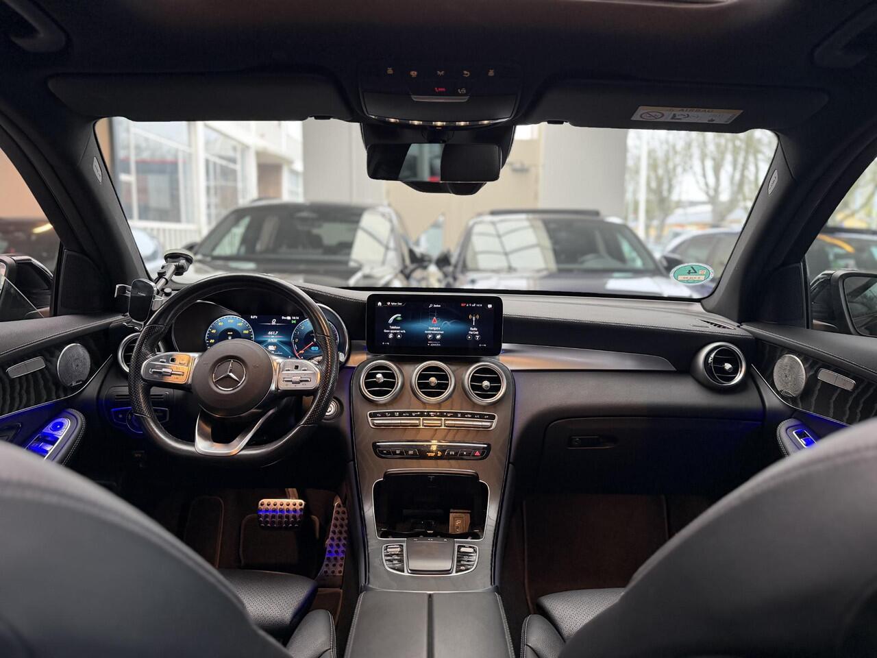 Mercedes-Benz GLC-KLASSE 300e 4MATIC Premium AMG PANO / BURMESTER / CAM /
