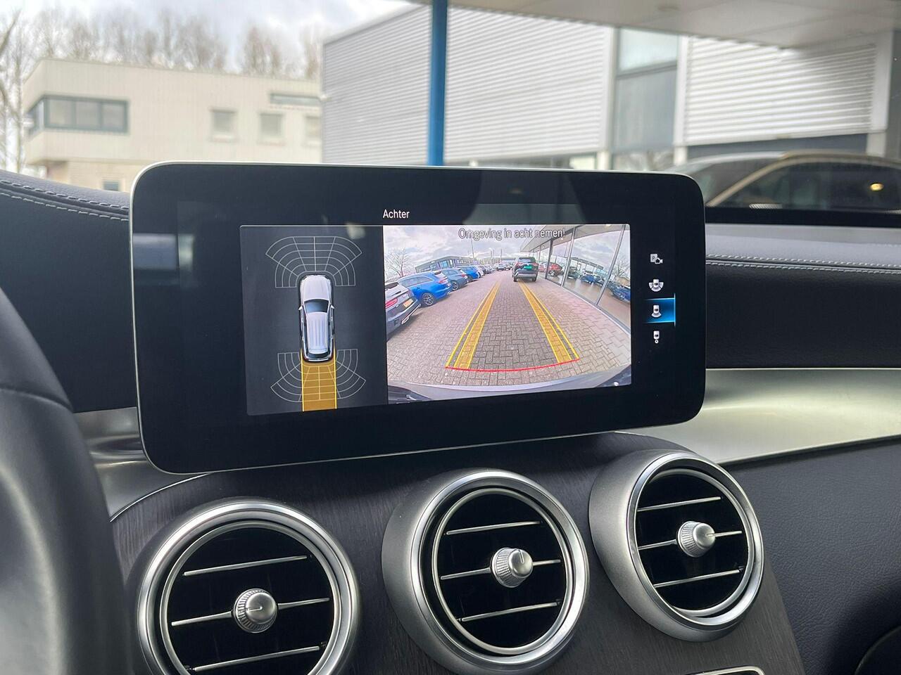 Mercedes-Benz GLC-KLASSE 300e 4MATIC 320pk PHEV | Trekhaak | 19 inch | Stoelverwarming | Adaptive cruise control | Achteruitrijcamera | Elektrisch verstelbare stoelen | Elektrsich verstelbare stoelen | 2 bandensets