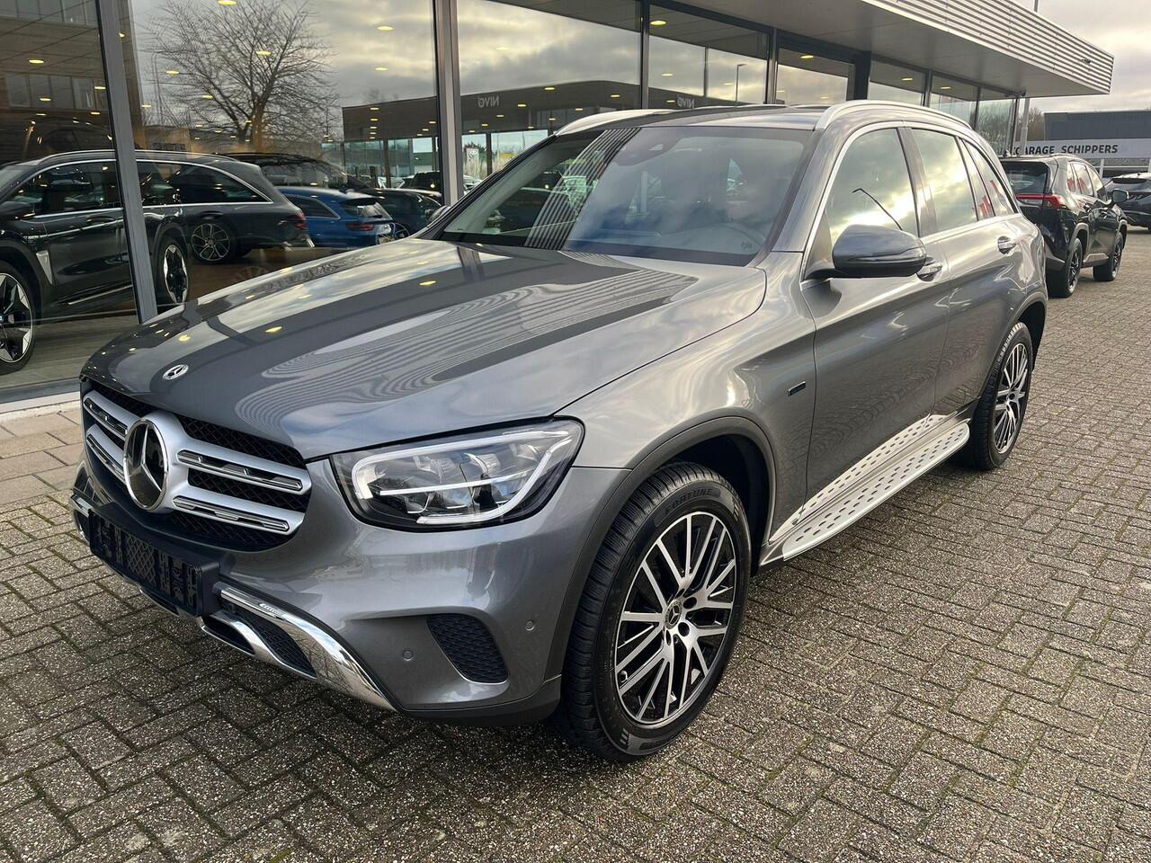 Mercedes-Benz GLC-KLASSE 300e 4MATIC 320pk PHEV | Trekhaak | 19 inch | Stoelverwarming | Adaptive cruise control | Achteruitrijcamera | Elektrisch verstelbare stoelen | Elektrsich verstelbare stoelen | 2 bandensets