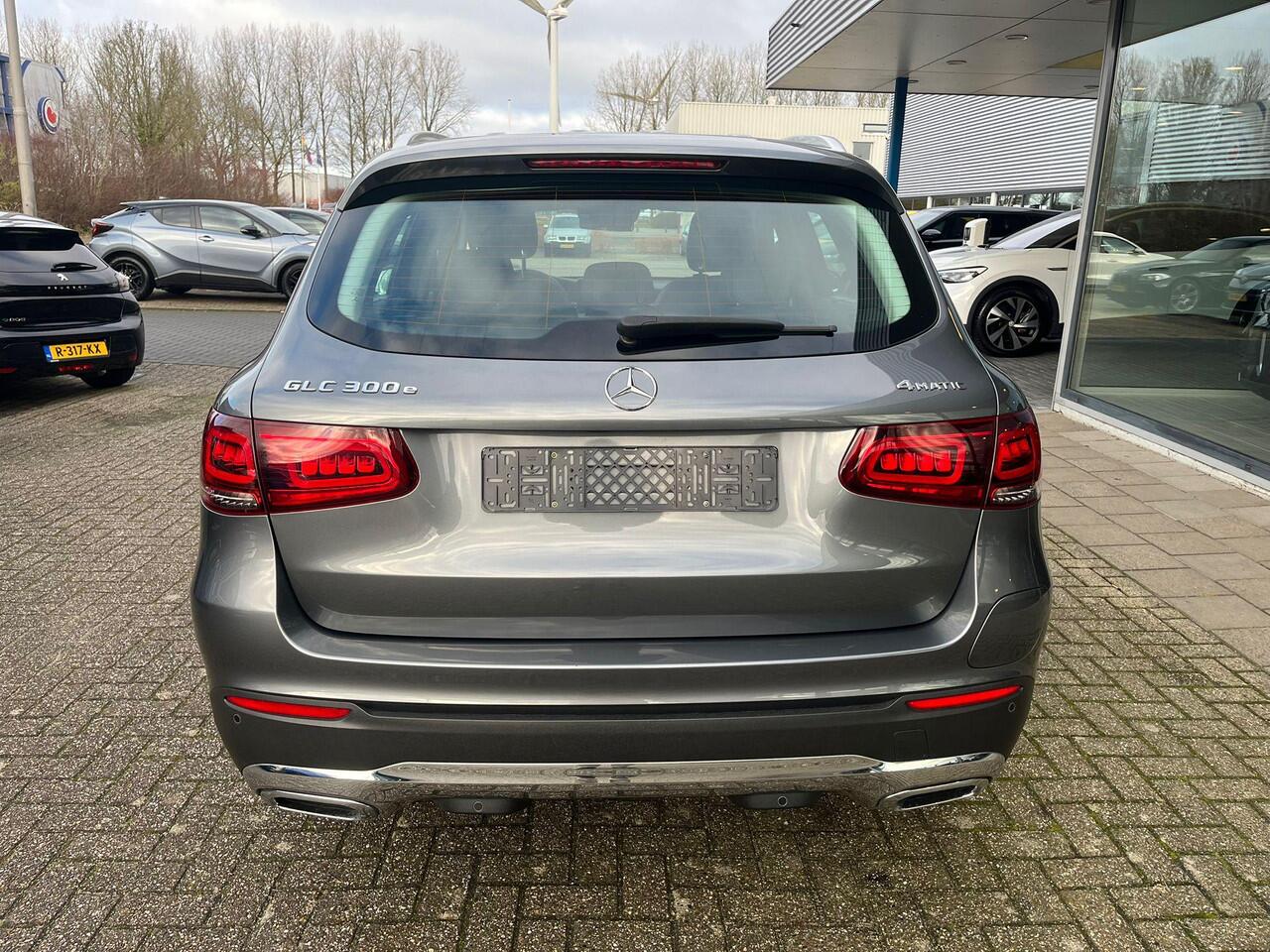 Mercedes-Benz GLC-KLASSE 300e 4MATIC 320pk PHEV | Trekhaak | 19 inch | Stoelverwarming | Adaptive cruise control | Achteruitrijcamera | Elektrisch verstelbare stoelen | Elektrsich verstelbare stoelen | 2 bandensets