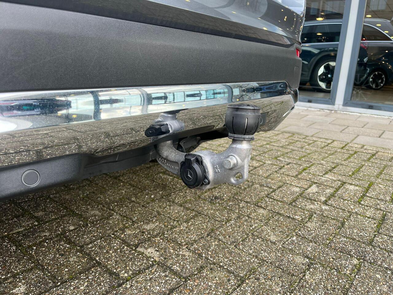 Mercedes-Benz GLC-KLASSE 300e 4MATIC 320pk PHEV | Trekhaak | 19 inch | Stoelverwarming | Adaptive cruise control | Achteruitrijcamera | Elektrisch verstelbare stoelen | Elektrsich verstelbare stoelen | 2 bandensets