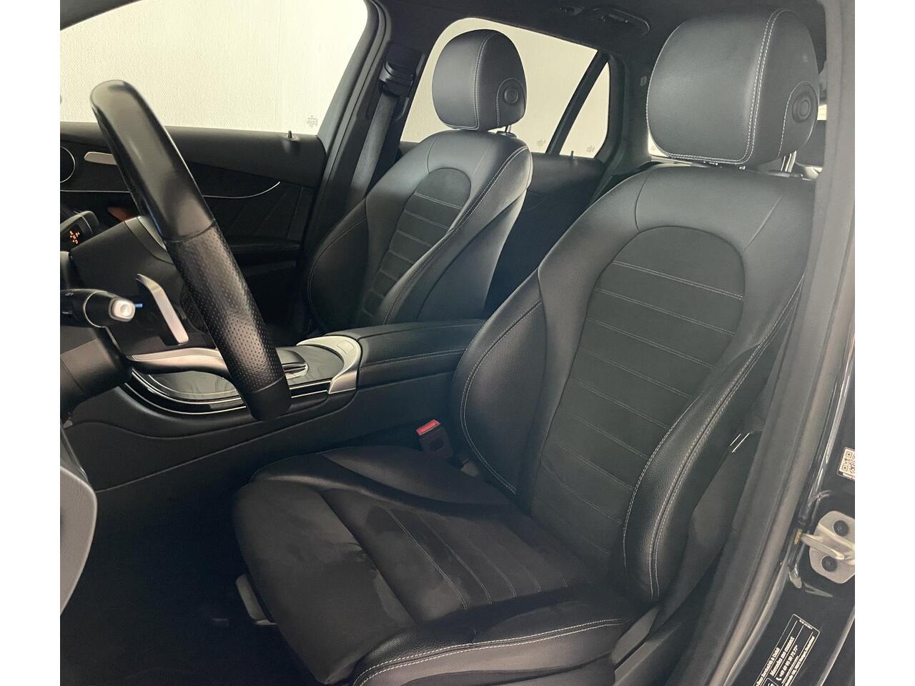 Mercedes-Benz GLC-KLASSE 300e AMG | Distronic | Trekhaak | 360-camera