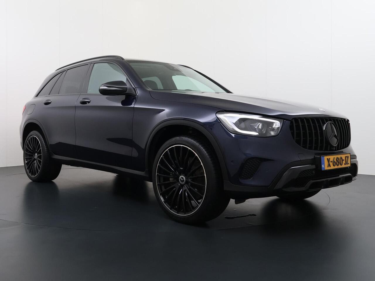 Mercedes-Benz GLC-KLASSE 300e 4MATIC Premium Plus VAN ¤ 43.900,- VOOR ¤ 39.877,- Uw LENTEVOORDEEL: ¤ 4.023,-! | PHEV PLUG-IN HYBRIDE | MEGA VETTE AUTO | PANORAMA DAK | 20INCH | CAMERA | ELEKTRISCHE KLEP | KEYLESS ENTRY + START | DODEHOEK | RIJKLAAR + 12 MND BOVAG GARANTIE!
