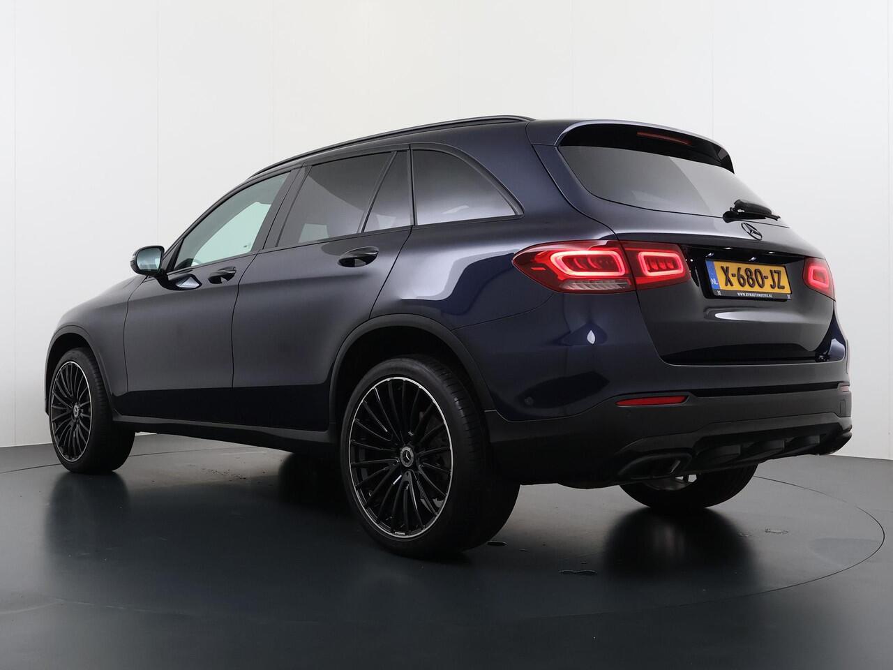 Mercedes-Benz GLC-KLASSE 300e 4MATIC Premium Plus VAN ¤ 43.900,- VOOR ¤ 39.877,- Uw LENTEVOORDEEL: ¤ 4.023,-! | PHEV PLUG-IN HYBRIDE | MEGA VETTE AUTO | PANORAMA DAK | 20INCH | CAMERA | ELEKTRISCHE KLEP | KEYLESS ENTRY + START | DODEHOEK | RIJKLAAR + 12 MND BOVAG GARANTIE!