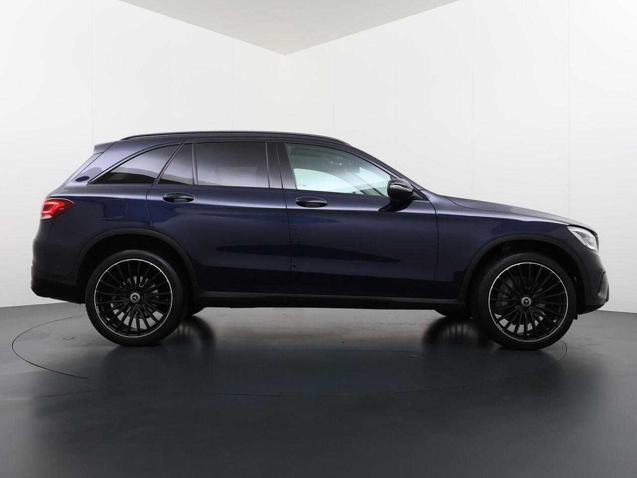 Mercedes-Benz GLC-KLASSE 300e 4MATIC Premium Plus VAN ¤ 43.900,- VOOR ¤ 39.877,- Uw LENTEVOORDEEL: ¤ 4.023,-! | PHEV PLUG-IN HYBRIDE | MEGA VETTE AUTO | PANORAMA DAK | 20INCH | CAMERA | ELEKTRISCHE KLEP | KEYLESS ENTRY + START | DODEHOEK | RIJKLAAR + 12 MND BOVAG GARANTIE!