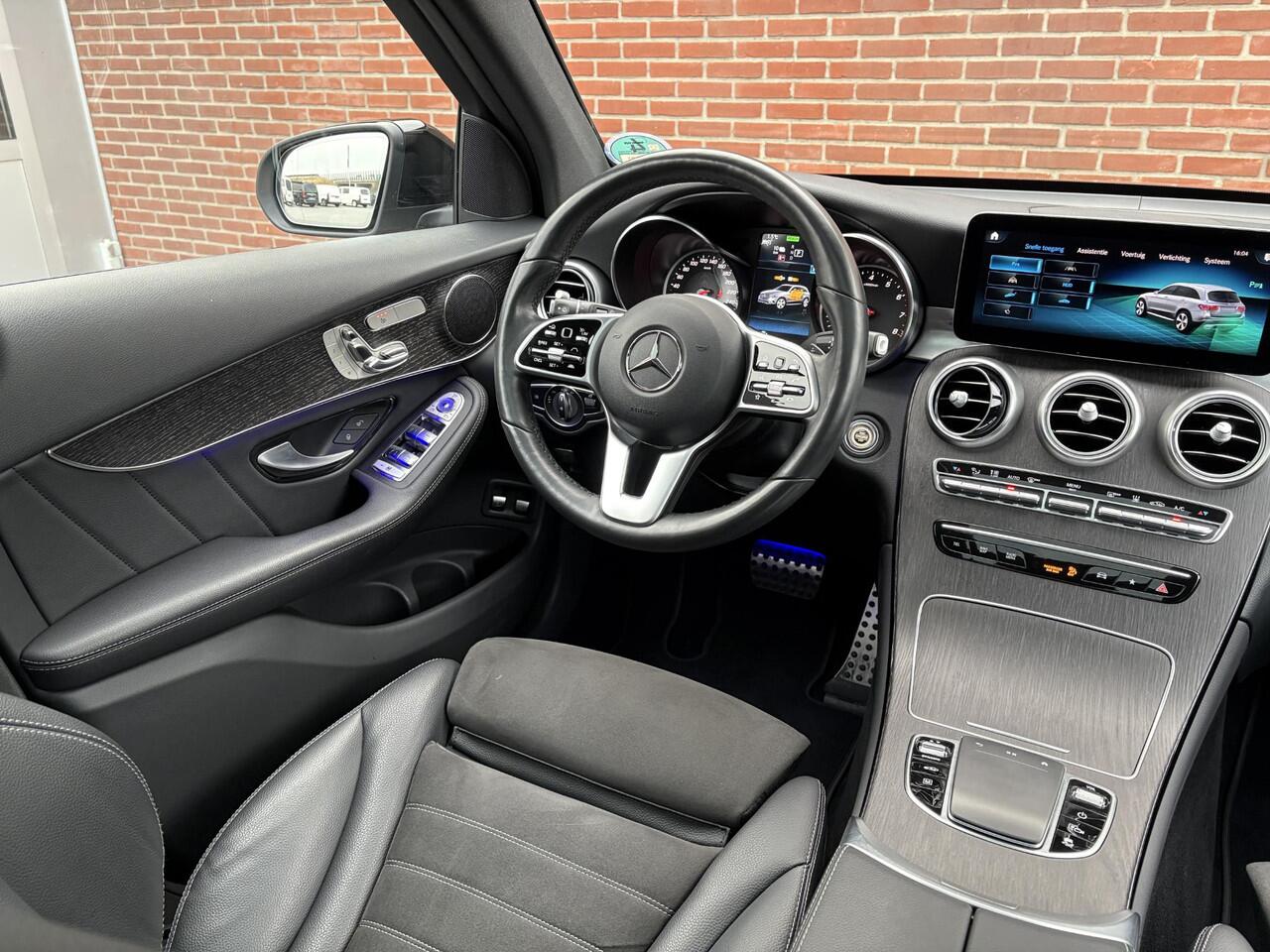 Mercedes-Benz GLC-KLASSE 300e 4MATIC AMG | luchtvering | Memory |