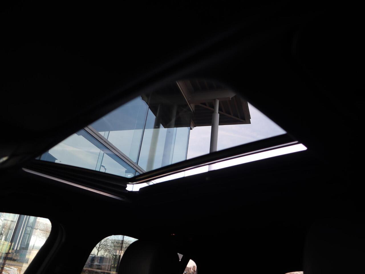 Mercedes-Benz GLC-KLASSE Coupé 300e 4MATIC AMG line | Schuifdak | LED Koplampen | Burmester | Camera | LED | Automaat