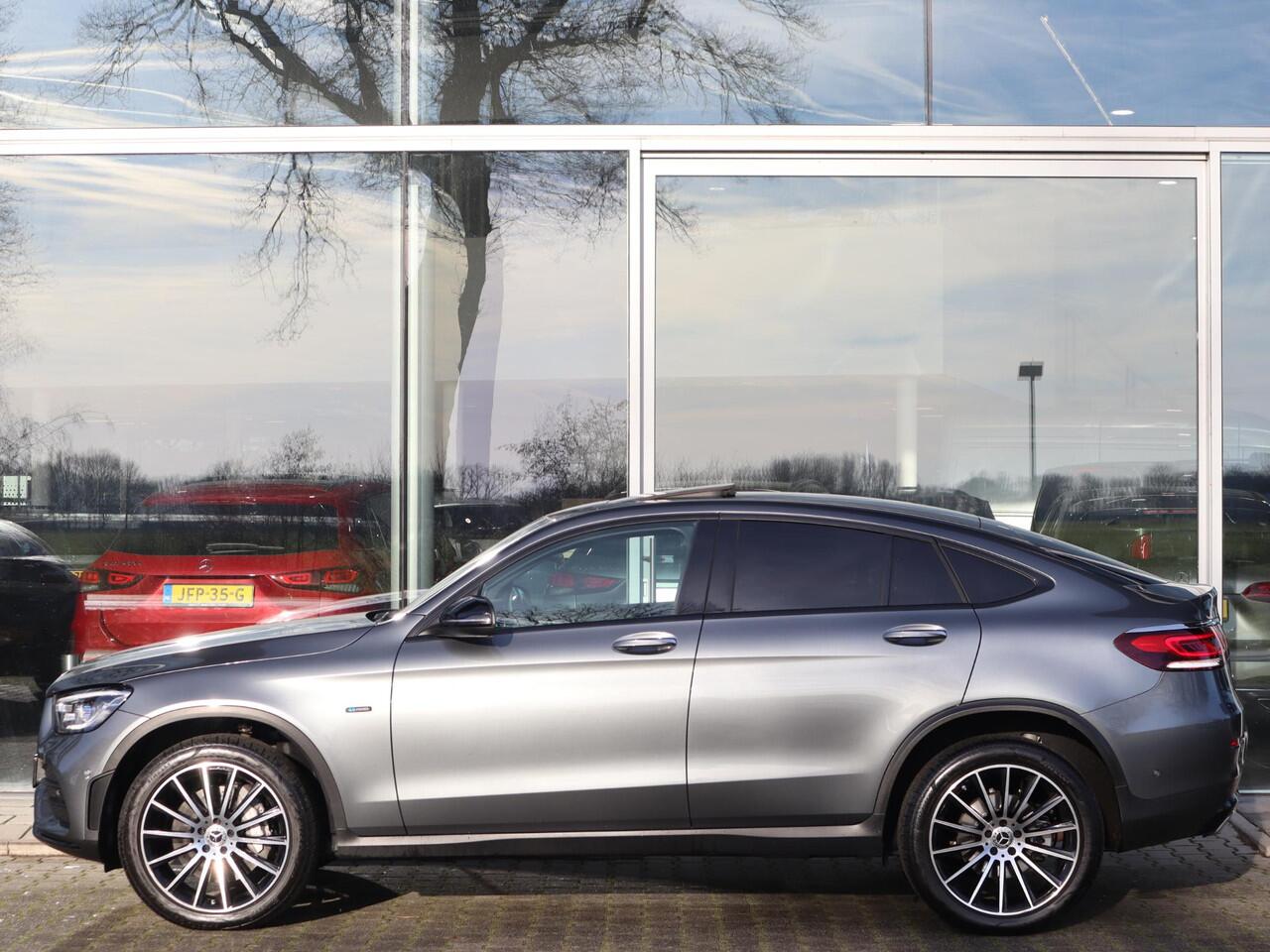 Mercedes-Benz GLC-KLASSE Coupé 300e 4MATIC AMG line | Schuifdak | LED Koplampen | Burmester | Camera | LED | Automaat