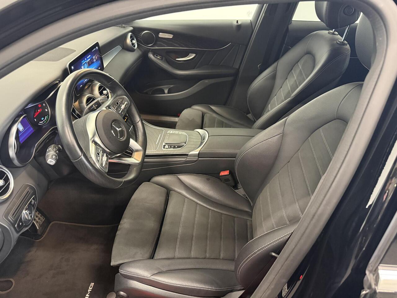Mercedes-Benz GLC-KLASSE 300e 4MATIC Automaat PHEV AMG Line | Navigatie | Cruise Control | Parkeersensoren | Stoelverwarming | Panorama dak | Matrix LED-koplampen | Virtual Cockpit | Surround-systeem Burmester | Inductielader