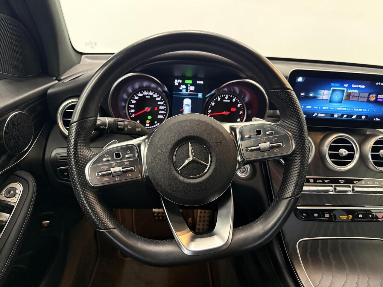 Mercedes-Benz GLC-KLASSE 300e 4MATIC Automaat PHEV AMG Line | Navigatie | Cruise Control | Parkeersensoren | Stoelverwarming | Panorama dak | Matrix LED-koplampen | Virtual Cockpit | Surround-systeem Burmester | Inductielader