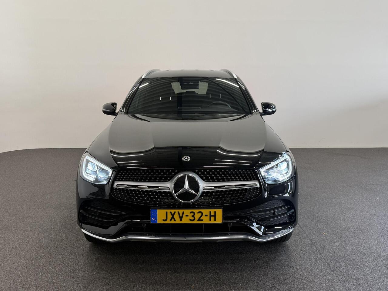 Mercedes-Benz GLC-KLASSE 300e 4MATIC Automaat PHEV AMG Line | Navigatie | Cruise Control | Parkeersensoren | Stoelverwarming | Panorama dak | Matrix LED-koplampen | Virtual Cockpit | Surround-systeem Burmester | Inductielader