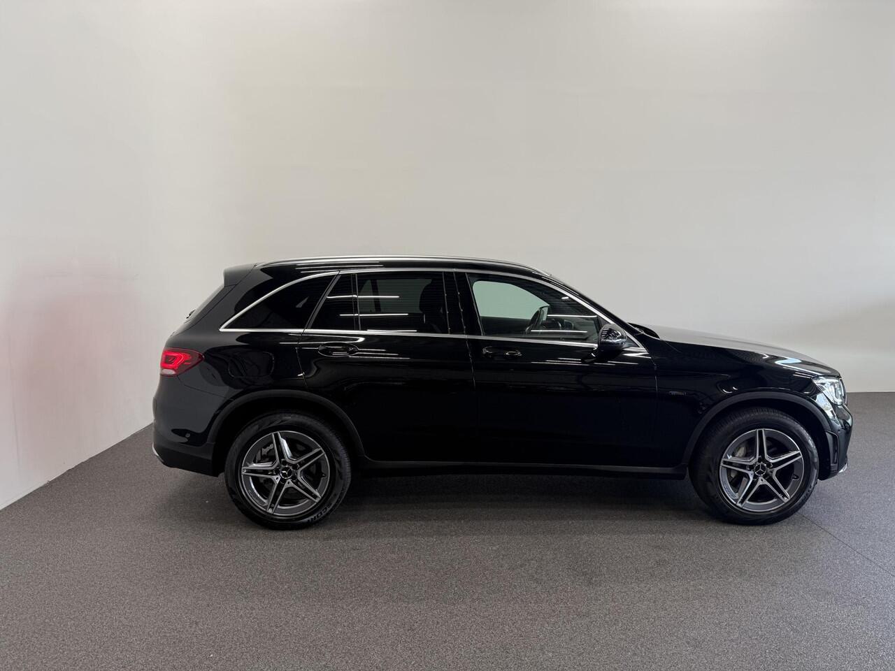 Mercedes-Benz GLC-KLASSE 300e 4MATIC Automaat PHEV AMG Line | Navigatie | Cruise Control | Parkeersensoren | Stoelverwarming | Panorama dak | Matrix LED-koplampen | Virtual Cockpit | Surround-systeem Burmester | Inductielader
