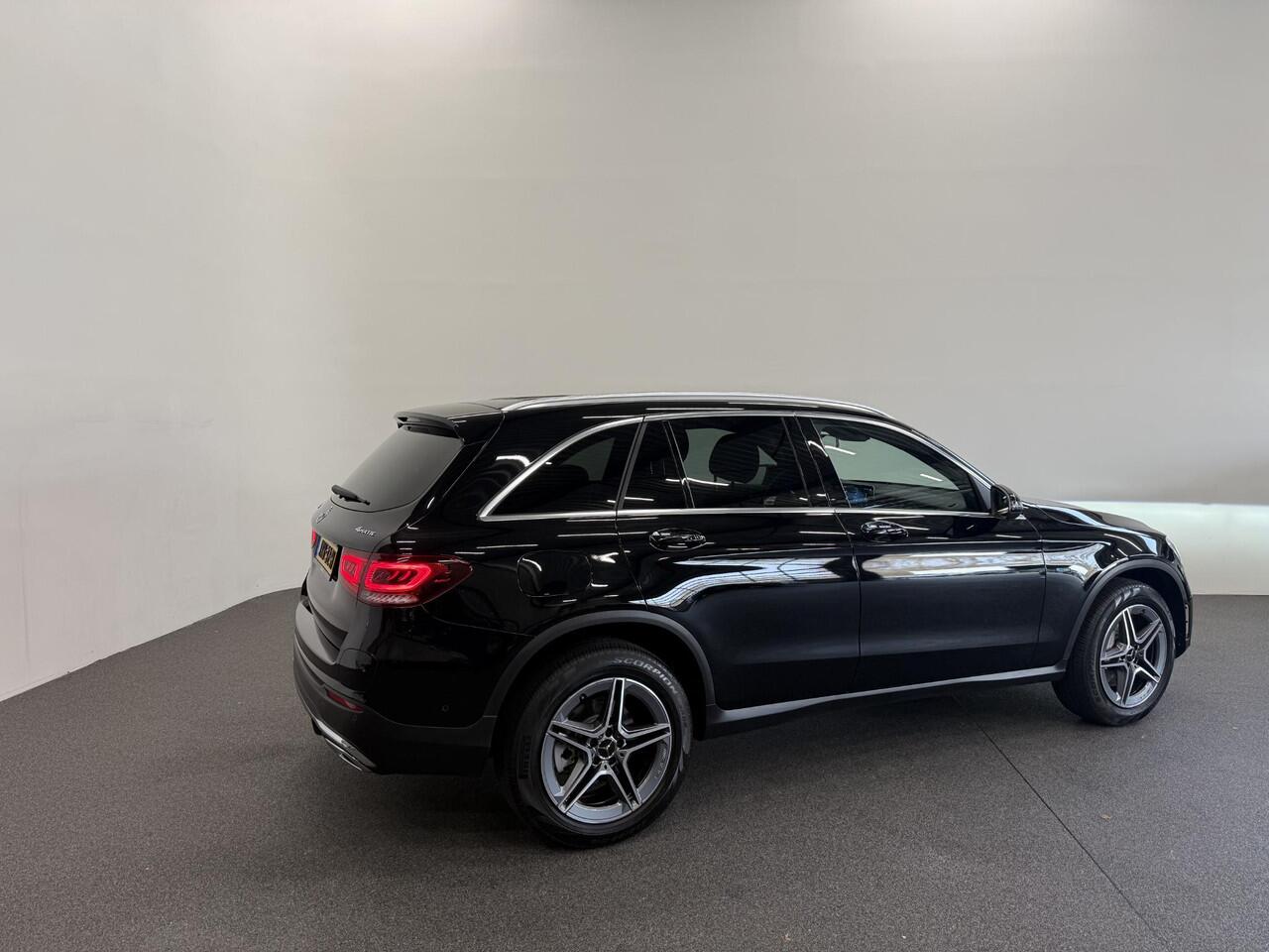 Mercedes-Benz GLC-KLASSE 300e 4MATIC Automaat PHEV AMG Line | Navigatie | Cruise Control | Parkeersensoren | Stoelverwarming | Panorama dak | Matrix LED-koplampen | Virtual Cockpit | Surround-systeem Burmester | Inductielader