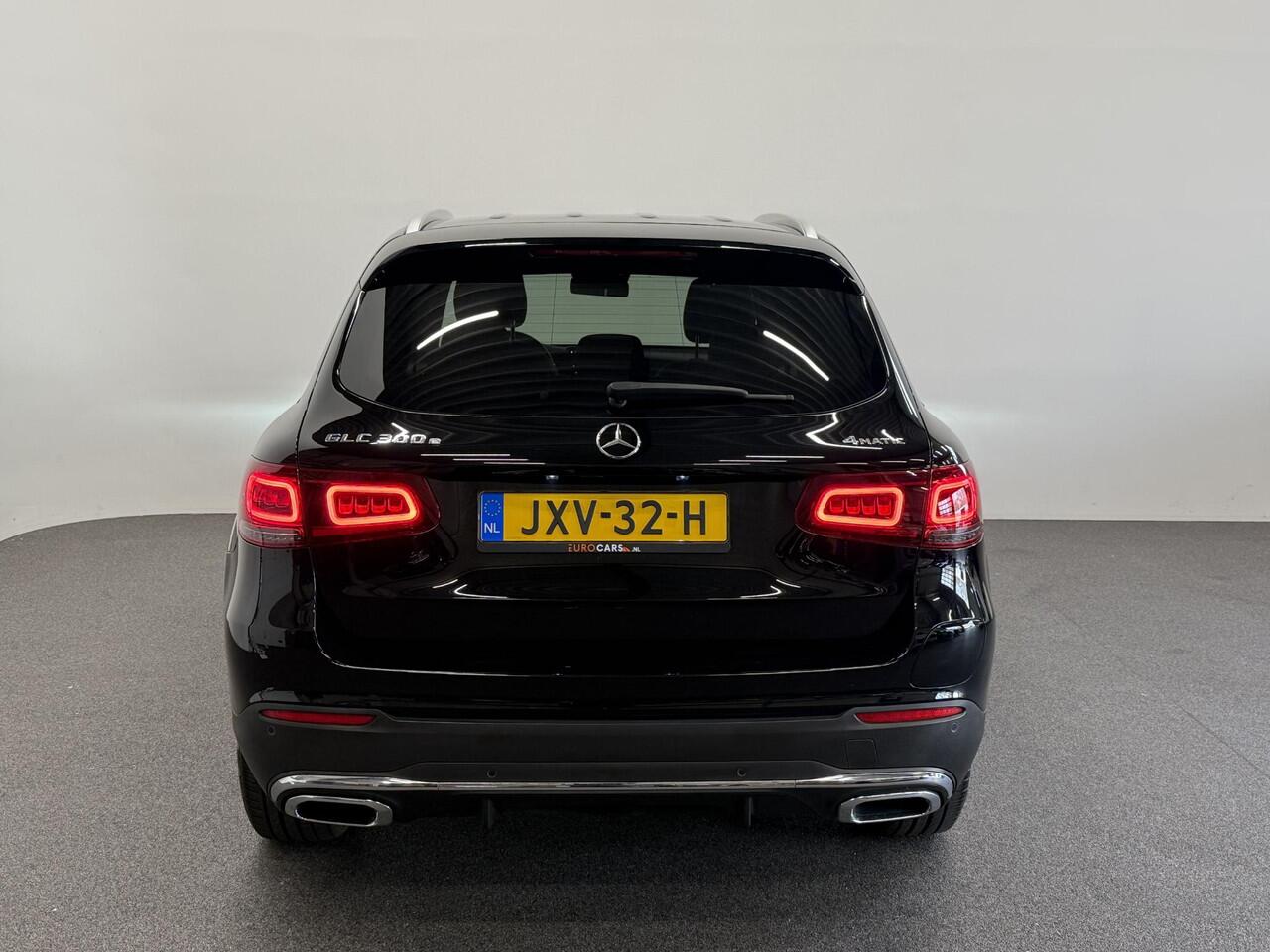 Mercedes-Benz GLC-KLASSE 300e 4MATIC Automaat PHEV AMG Line | Navigatie | Cruise Control | Parkeersensoren | Stoelverwarming | Panorama dak | Matrix LED-koplampen | Virtual Cockpit | Surround-systeem Burmester | Inductielader