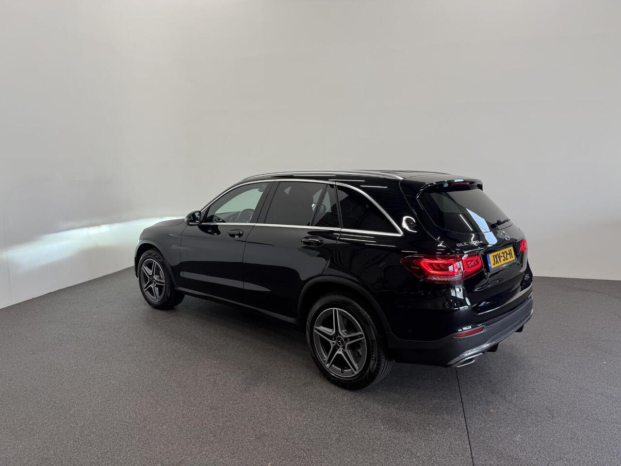 Mercedes-Benz GLC-KLASSE 300e 4MATIC Automaat PHEV AMG Line | Navigatie | Cruise Control | Parkeersensoren | Stoelverwarming | Panorama dak | Matrix LED-koplampen | Virtual Cockpit | Surround-systeem Burmester | Inductielader