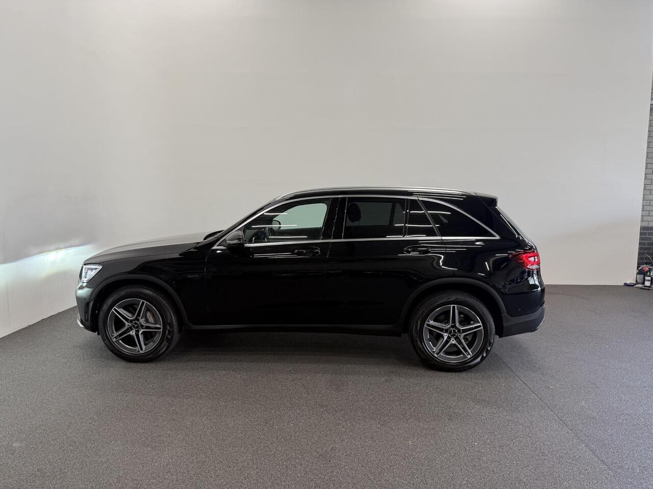 Mercedes-Benz GLC-KLASSE 300e 4MATIC Automaat PHEV AMG Line | Navigatie | Cruise Control | Parkeersensoren | Stoelverwarming | Panorama dak | Matrix LED-koplampen | Virtual Cockpit | Surround-systeem Burmester | Inductielader