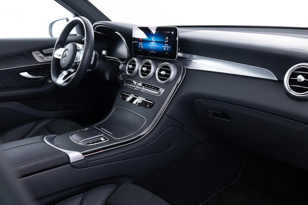 Mercedes-Benz GLC-KLASSE 300 de 4MATIC Premium Plus | PANORAMADAK | EL. STOELEN | Full LED | PHEV Plug-in Hybrid DIESEL