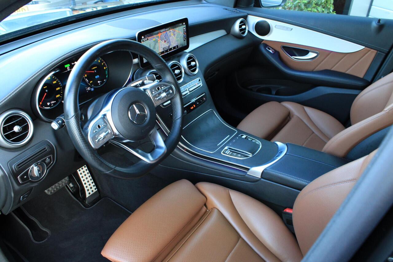 Mercedes-Benz GLC-KLASSE Coupé 300e 4M AMG Schuifdak | Trekhaak | Bruin Leder | 360 Camera | Night | 21" AMG Velgen | BTW