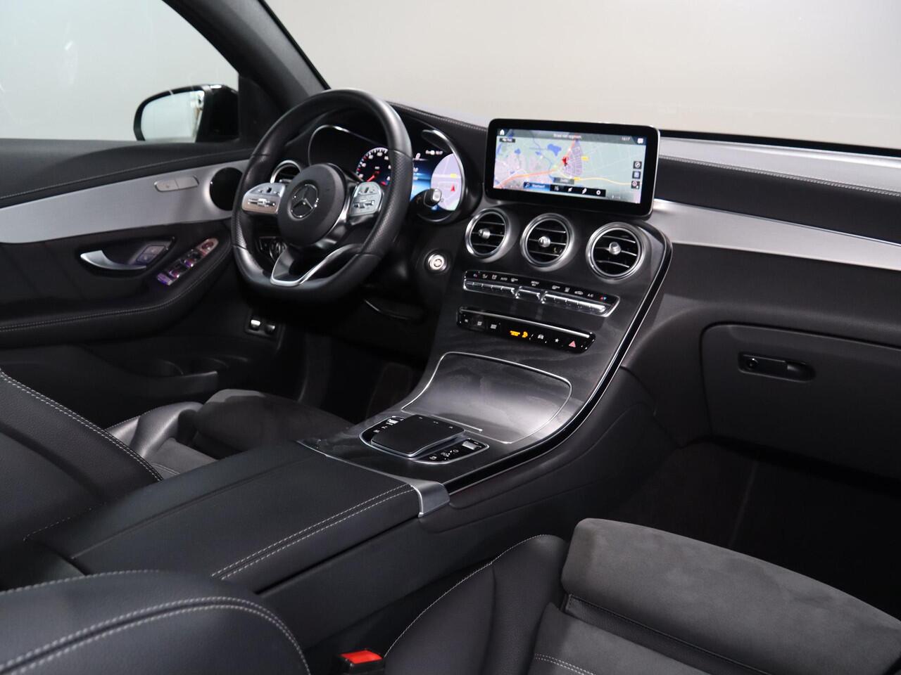 Mercedes-Benz GLC-KLASSE Coupé 300e 4MATIC Business Solution AMG | Night | Panoramadak | 360 graden camera | Stoelverwarming | Widescreen | Sfeerverlichting | Alarm |