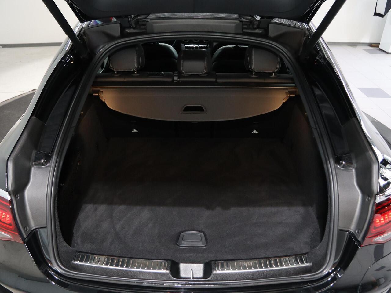 Mercedes-Benz GLC-KLASSE Coupé 300e 4MATIC Business Solution AMG | Night | Panoramadak | 360 graden camera | Stoelverwarming | Widescreen | Sfeerverlichting | Alarm |