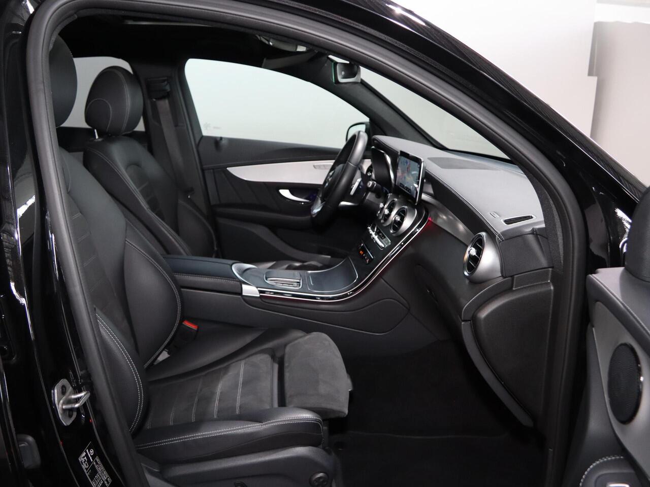 Mercedes-Benz GLC-KLASSE Coupé 300e 4MATIC Business Solution AMG | Night | Panoramadak | 360 graden camera | Stoelverwarming | Widescreen | Sfeerverlichting | Alarm |