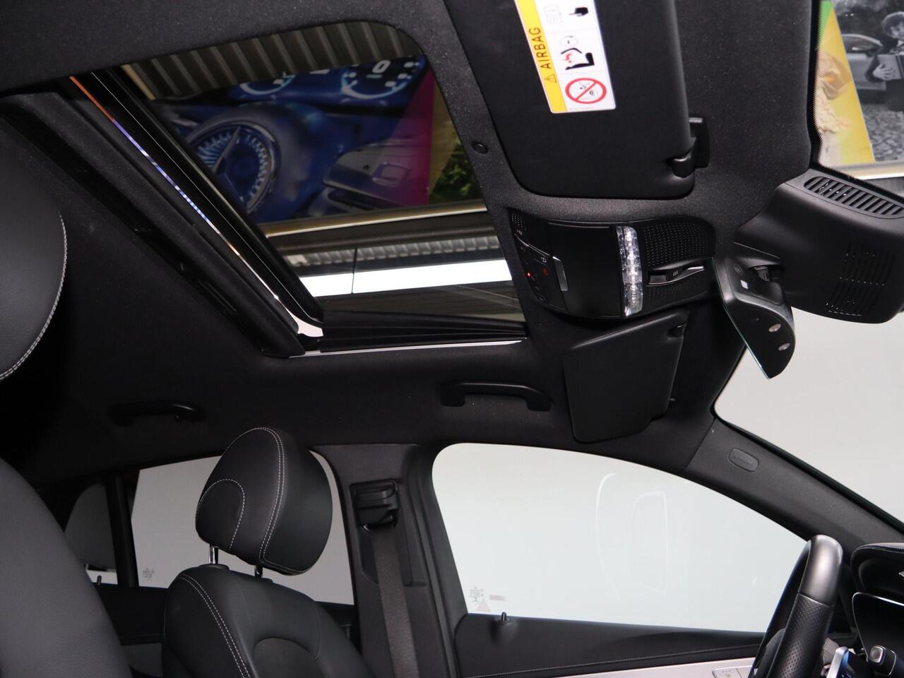 Mercedes-Benz GLC-KLASSE Coupé 300e 4MATIC Business Solution AMG | Night | Panoramadak | 360 graden camera | Stoelverwarming | Widescreen | Sfeerverlichting | Alarm |