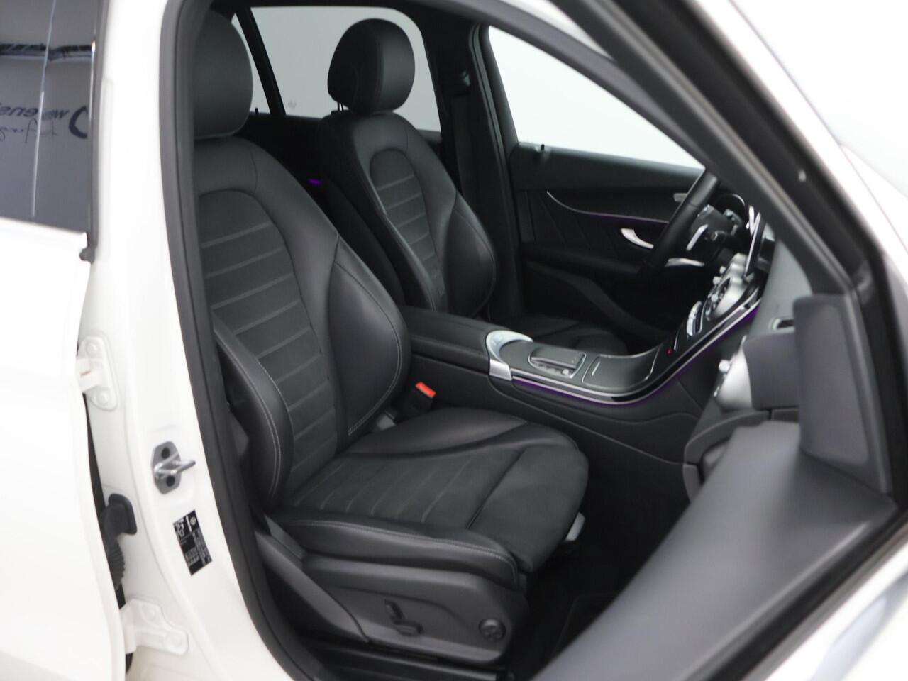 Mercedes-Benz GLC-KLASSE 300e 4MATIC | AMG Line | Panoramadak | Stoelverwarming | Sfeerverlichting | Apple carplay/Android auto | 360° Camera |