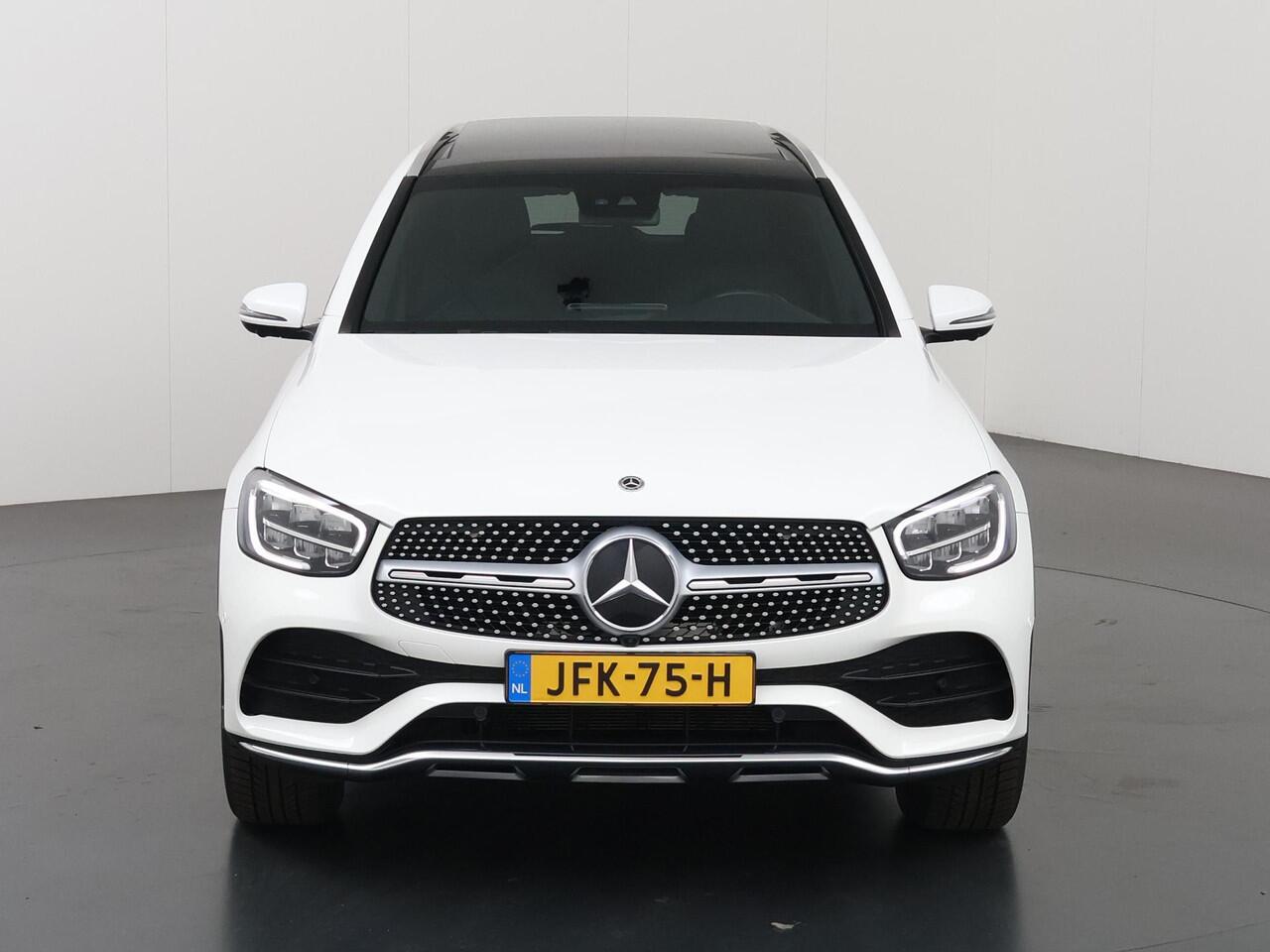 Mercedes-Benz GLC-KLASSE 300e 4MATIC | AMG Line | Panoramadak | Stoelverwarming | Sfeerverlichting | Apple carplay/Android auto | 360° Camera |
