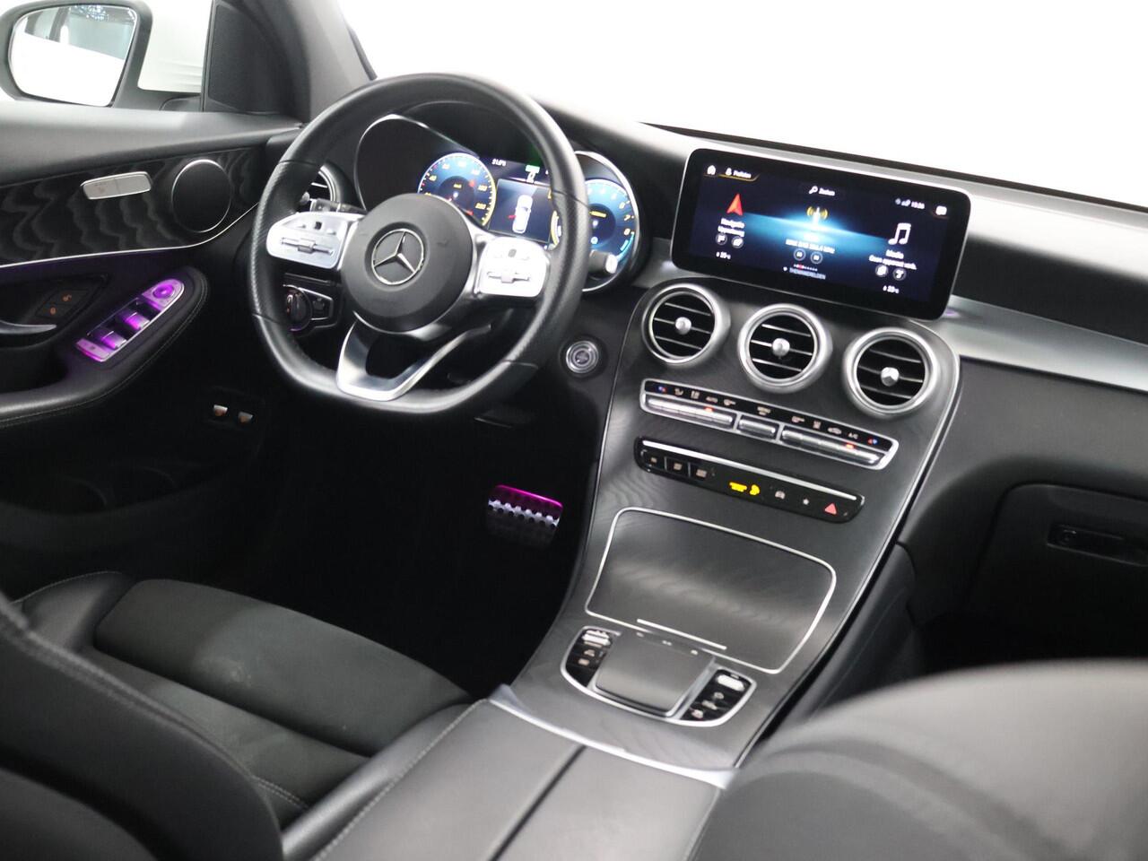 Mercedes-Benz GLC-KLASSE 300e 4MATIC | AMG Line | Panoramadak | Stoelverwarming | Sfeerverlichting | Apple carplay/Android auto | 360° Camera |