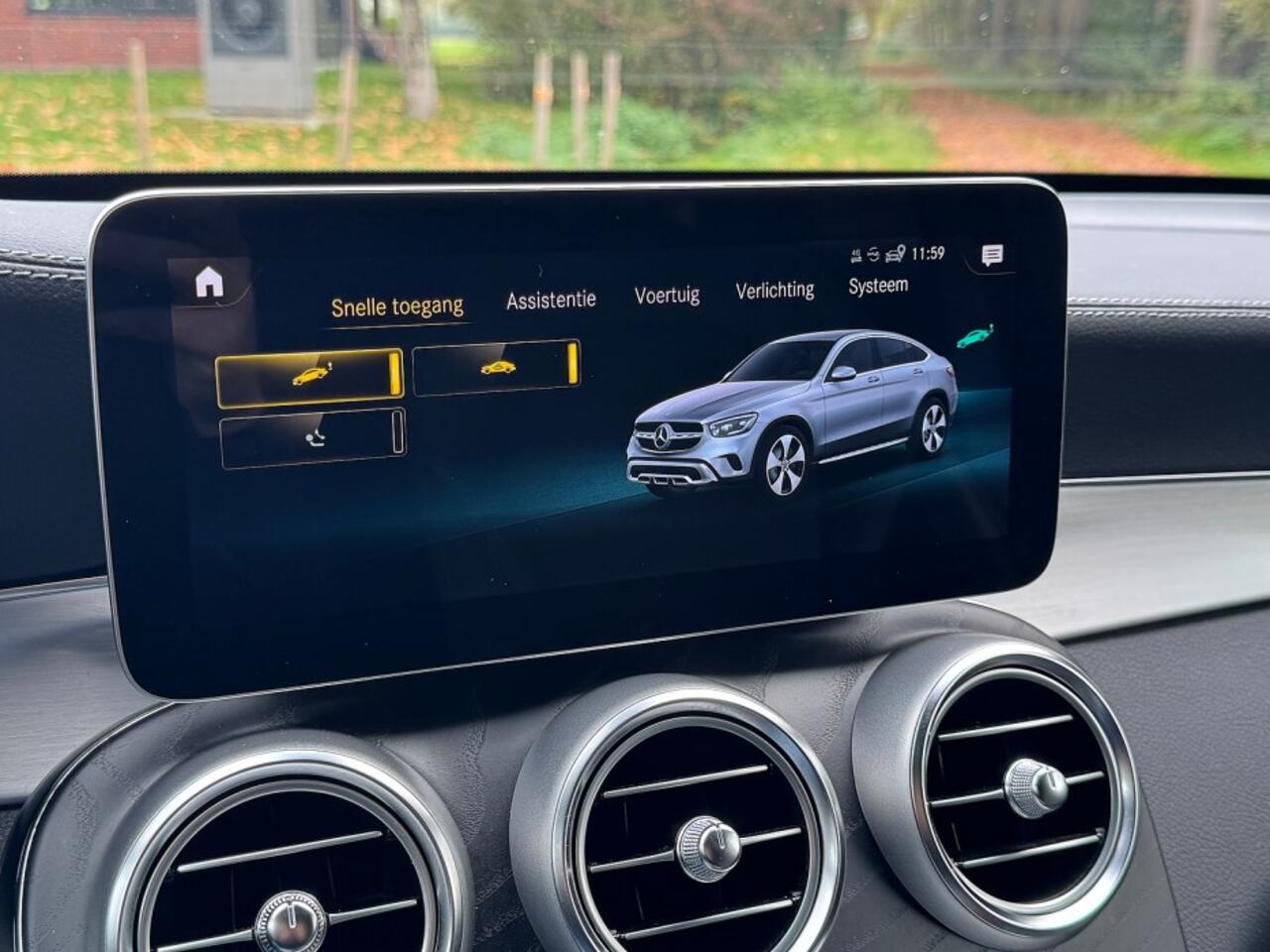 Mercedes-Benz GLC-KLASSE 300 e 4MATIC Business Sol AMG ecc,leer,schuifdak,led,lmv,navi